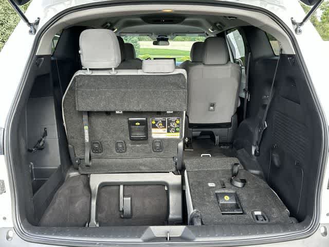Used 2025 Toyota Sienna LE AWD/4WD image 26
