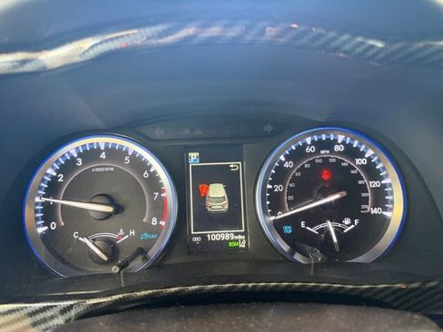 Used 2019 Toyota Highlander SE image 6