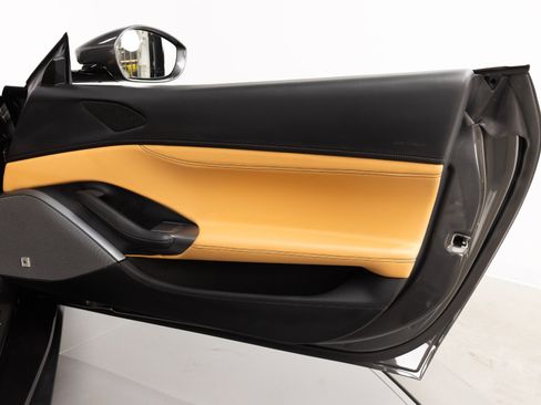 Used 2019 Ferrari Portofino RWD image 67