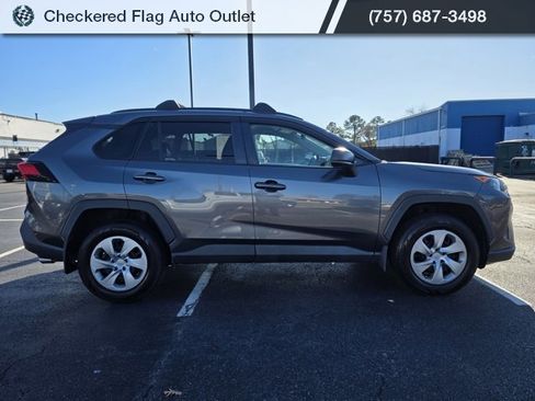 Used 2021 Toyota RAV4 LE image 9