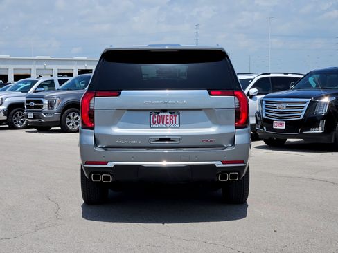 Used 2025 GMC Yukon XL Denali AWD/4WD image 6