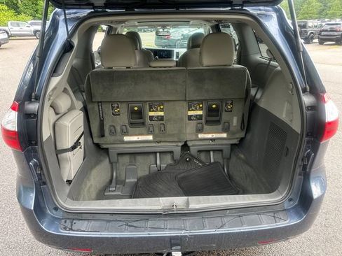 Certified 2017 Toyota Sienna XLE FWD image 14