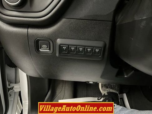 Used 2024 Chevrolet Silverado 2500 Custom w/ Custom Convenience Package AWD/4WD image 28