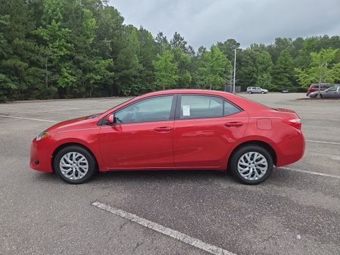 Used 2018 Toyota Corolla LE FWD image 6