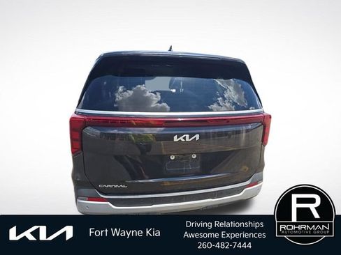 Certified 2025 Kia Carnival FWD image 3