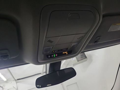 Used 2019 GMC Acadia SLE image 16