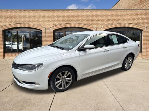 Used 2015 Chrysler 200 Limited w/ Convenience Group FWD image 7