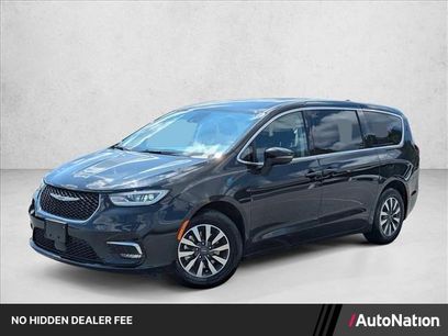 Used 2023 Chrysler Pacifica Touring-L