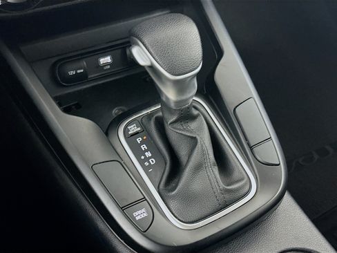 Used 2025 Kia Soul LX w/ LX Technology Package FWD image 23