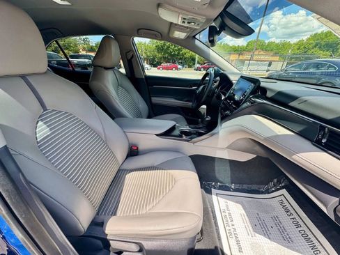 Used 2023 Toyota Camry SE w/ Convenience Package FWD image 16