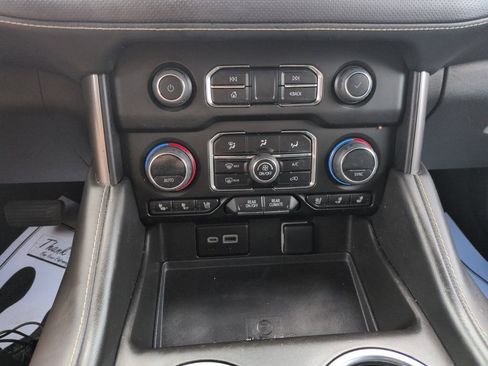 Used 2023 Chevrolet Suburban Premier AWD/4WD image 18