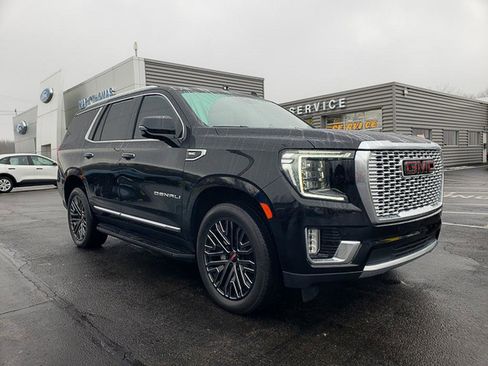 Used 2021 GMC Yukon Denali w/ LPO, Illumination Package image 3