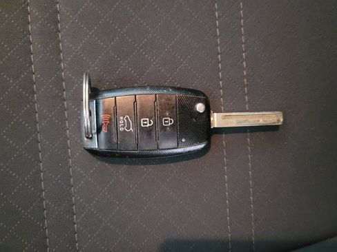 Used 2020 Kia Sorento FWD V6 image 32