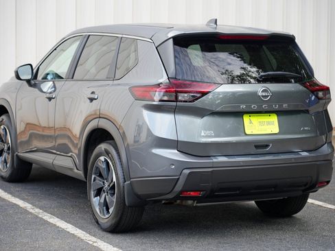 Used 2025 Nissan Rogue SV AWD/4WD image 43
