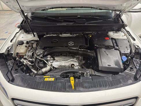 Used 2023 Mercedes-Benz GLB 250 4MATIC image 11