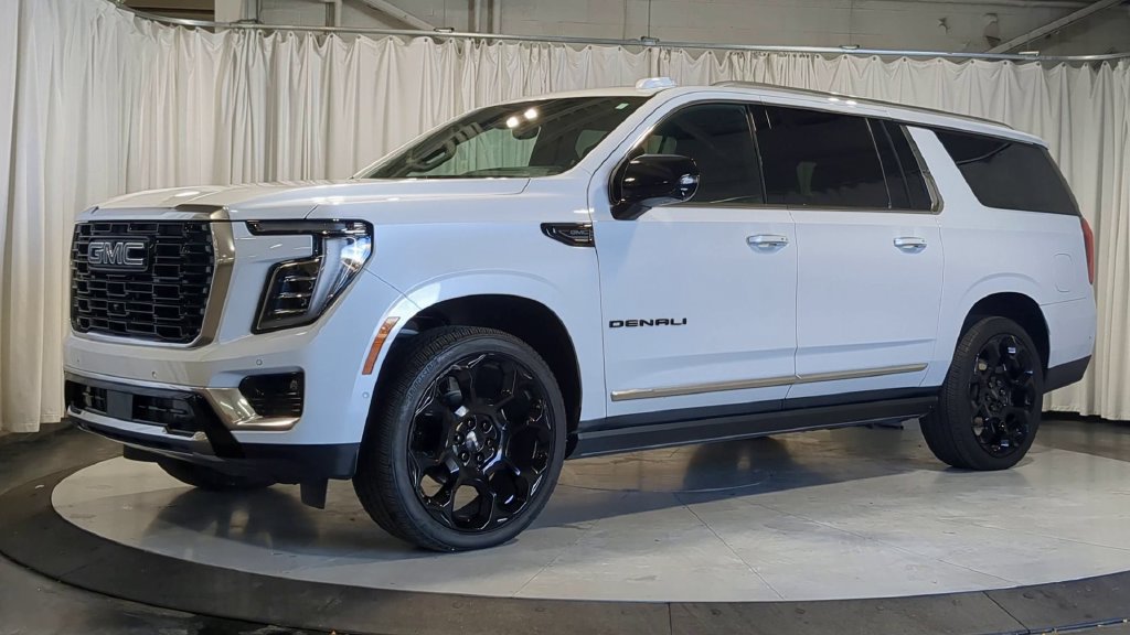 Used 2026 GMC Yukon XL Denali w/ Denali Reserve Package AWD/4WD image 5