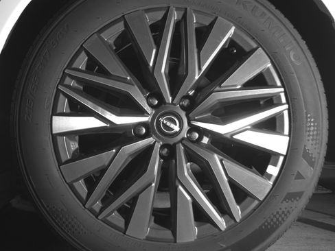 Used 2025 Nissan Altima 2.5 SV FWD image 14