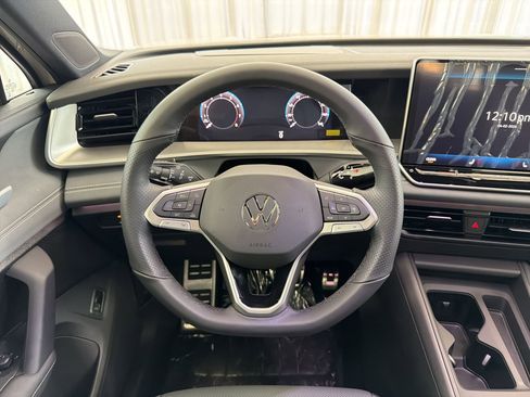 New 2026 Volkswagen Tiguan SE R-Line FWD image 23