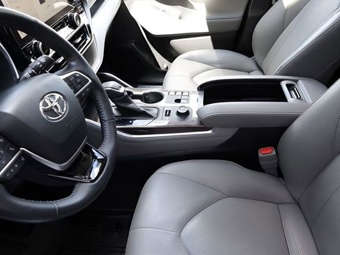 Used 2023 Toyota Highlander Limited AWD/4WD image 38