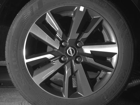 Used 2025 Nissan Versa SV FWD image 15