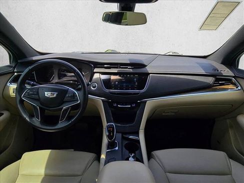 Used 2018 Cadillac XT5 FWD image 16