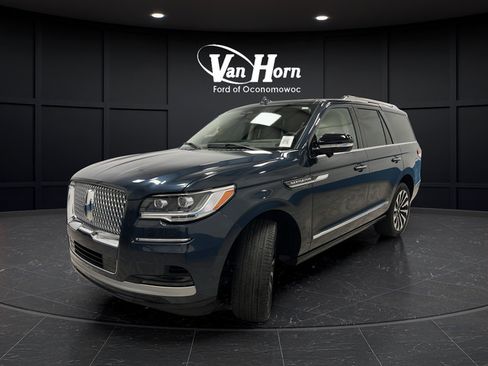 Used 2024 Lincoln Navigator Reserve AWD/4WD image 3