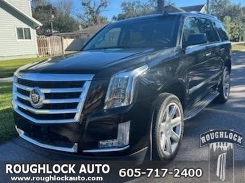 Used 2015 Cadillac Escalade Luxury image 1