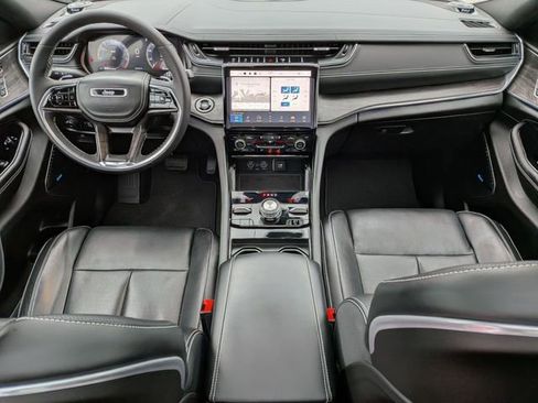 Used 2023 Jeep Grand Cherokee Overland w/ Luxury Tech Group IV image 14