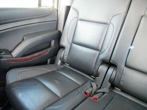 Used 2017 GMC Yukon XL SLT image 12