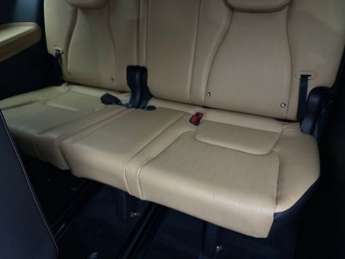Used 2024 Kia Carnival LX FWD image 37