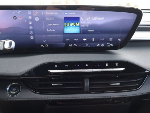 Used 2025 Buick Enclave Preferred image 19