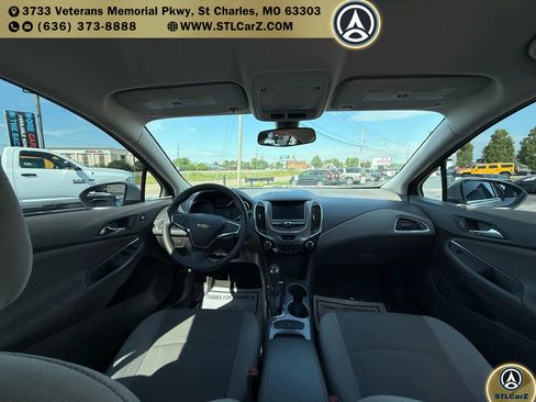 Used 2017 Chevrolet Cruze LT w/ Convenience Package image 14