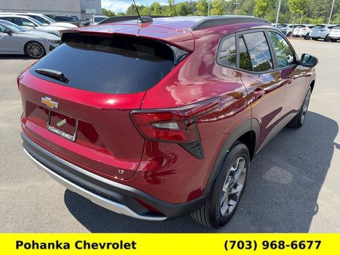 Used 2025 Chevrolet Trax LT FWD image 7