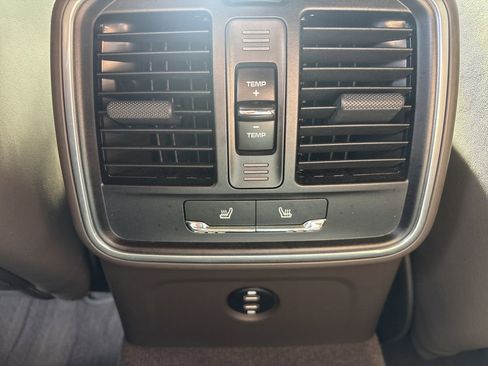 Used 2020 Porsche Macan image 11