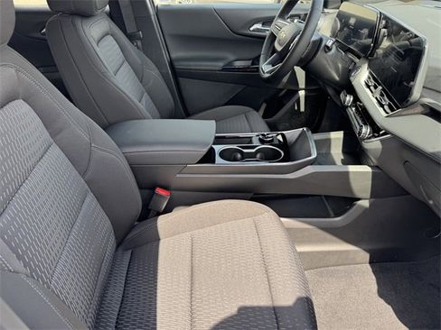 New 2026 Chevrolet Equinox LT image 8