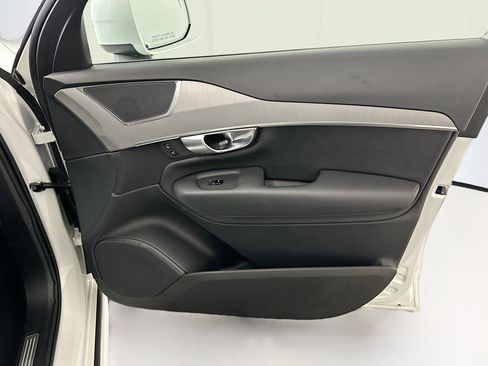 Used 2025 Volvo XC90 B5 Core image 36