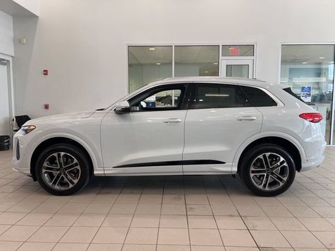 Used 2025 Audi Q5 Premium w/ Convenience Package AWD/4WD image 4