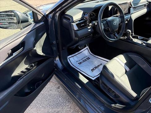 Used 2025 Toyota Camry SE image 11