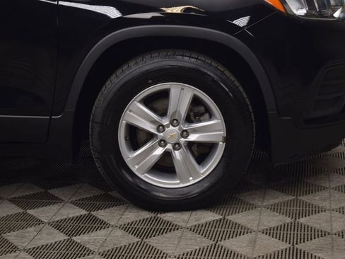 Used 2020 Chevrolet Trax LS image 24