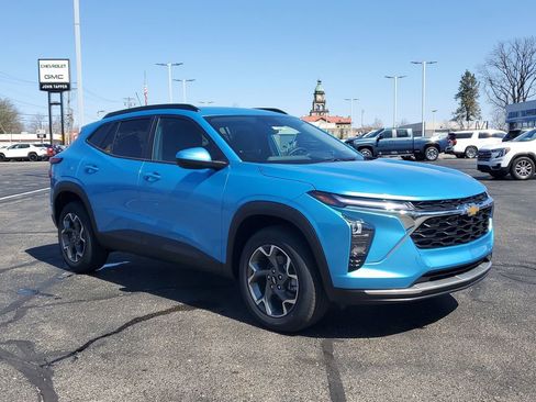 New 2026 Chevrolet Trax LT w/ Driver Confidence Package FWD image 3