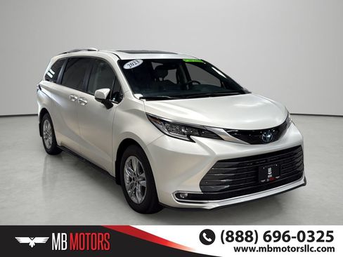Used 2023 Toyota Sienna Limited AWD/4WD image 4