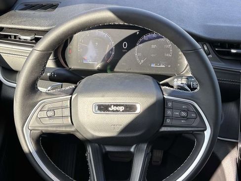 New 2025 Jeep Grand Cherokee Altitude image 9