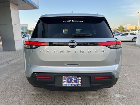 Used 2025 Nissan Pathfinder SV FWD image 5