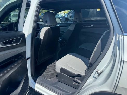 Used 2024 Volkswagen Atlas Cross Sport SEL R-Line AWD/4WD image 7