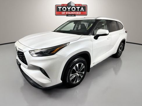 Certified 2026 Toyota Highlander XLE AWD/4WD image 3