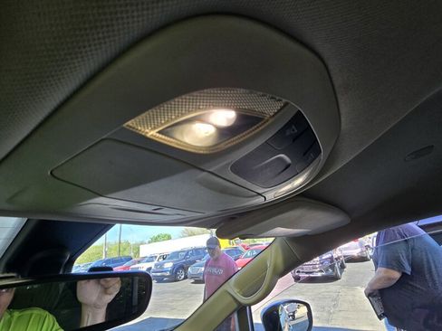 Used 2017 Chrysler Pacifica LX FWD image 23