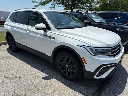 Certified 2024 Volkswagen Tiguan SE w/ Panoramic Sunroof Package AWD/4WD image 7