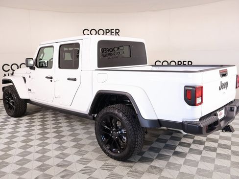Used 2024 Jeep Gladiator Sport image 21