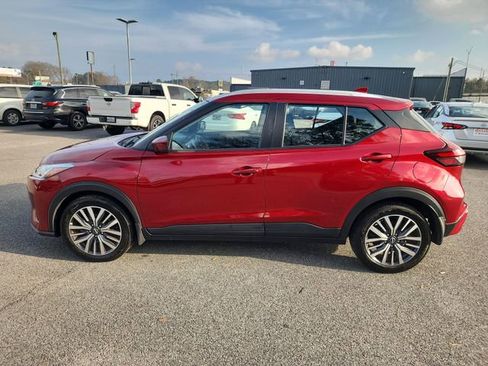 Used 2023 Nissan Kicks SV image 2