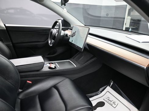 Used 2022 Tesla Model Y Performance image 36